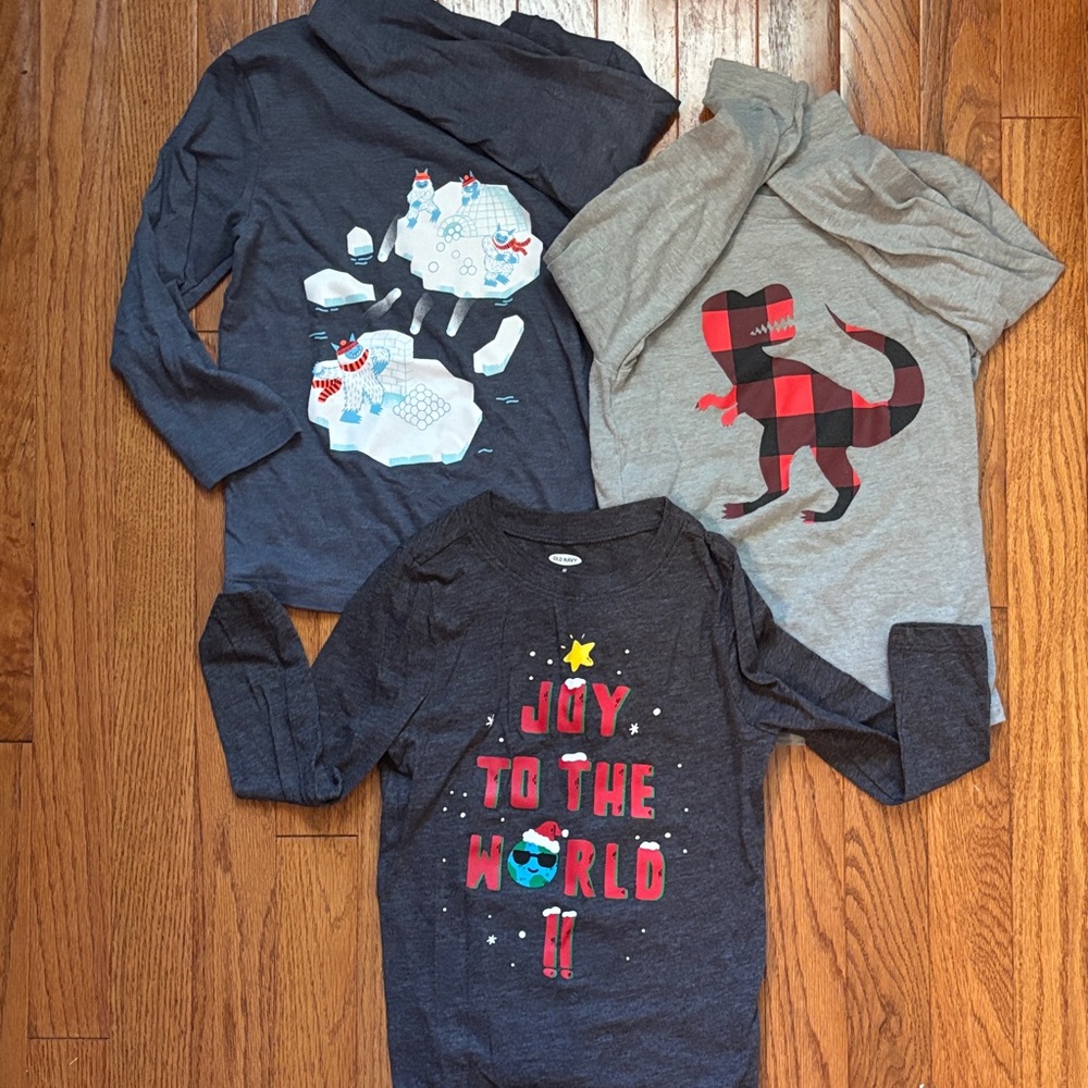 Boys 4t Christmas shirts Cat & Jack